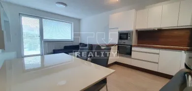 Na prenájom 3-izbový byt, 86 m², Banská Bystrica