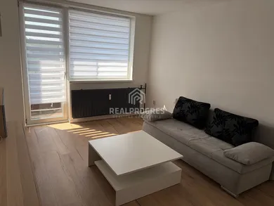 Na prenájom 2-izbový byt, 52 m², Hosťovce