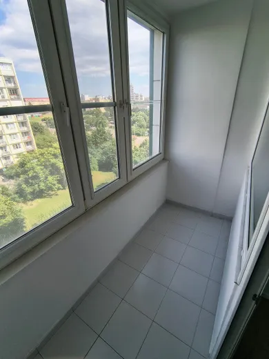Na prenájom 3-izbový byt, 53 m², Bratislava-Ružinov, Komárnická
