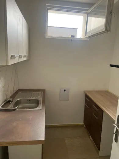 Na prenájom komerčné, 44 m², Trnava, Rybníková