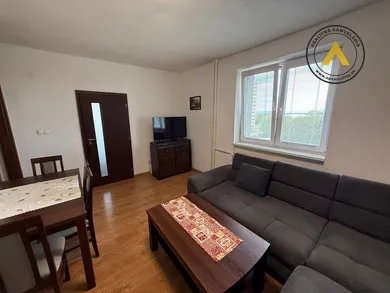 Na predaj 2-izbový byt, 60 m², Hlohovec, Hlohová
