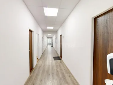 Na prenájom komerčné, 17 m², Dunajská Streda, Letištná