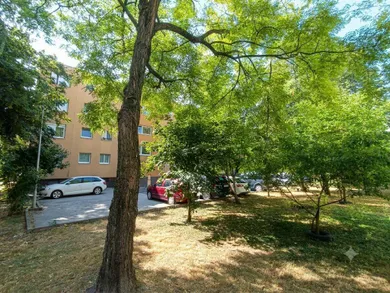 Na predaj 1-izbový byt, 28 m², Dunajská Streda, Nám. SNP