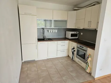 Na prenájom 2-izbový byt, 68 m², Bratislava-Ružinov, Na Križovatkách