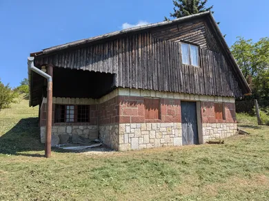 Domy rekreacyjne na sprzedaż, 3-pokojowe, Levice · €58 000