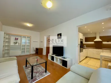 Na predaj 2-izbový byt, 68 m², Bratislava-Karlova Ves, Adámiho