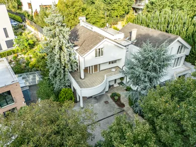 Na predaj 5-izbový dom, 359 m², Bratislava-Staré Mesto, Tichá