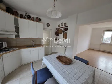 Na predaj 3-izbový dom, 202 m², Piešťany