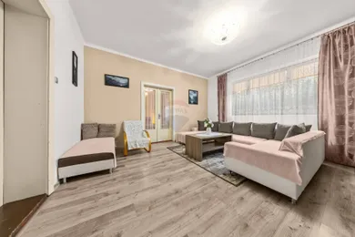 Domy na sprzedaż, 6-pokojowe, Trnava · €378 000