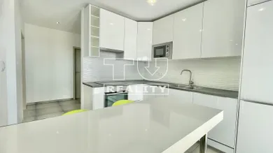 Mieszkania na sprzedaż, 3-pokojowe, Košice-Sídlisko KVP · €230 099