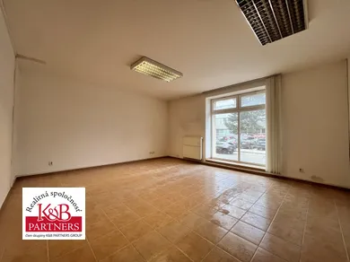 Komerčné priestory na prenájom, Trenčín · €900