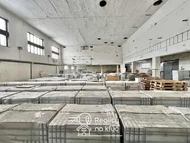 Na prenájom komerčné, 600 m², Nové Zámky, M. R. Štefánika