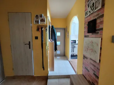 Na predaj 3-izbový byt, 76 m², Rožňava, Kozmonautov