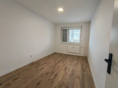 Na prenájom 3-izbový byt, 76 m², Dunajská Streda, Nám. priateľstva