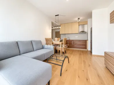Na prenájom 2-izbový byt, 55 m², Bratislava-Staré Mesto, Floriánska