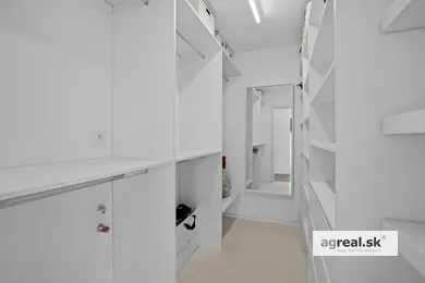Na prenájom 3-izbový byt, 139 m², Bratislava-Staré Mesto, Palisády