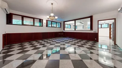 Lokale komercyjne na sprzedaż, Bratislava-Nové Mesto · €295 000