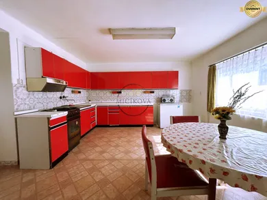 Na predaj 6-izbový dom, 659 m², Tajná