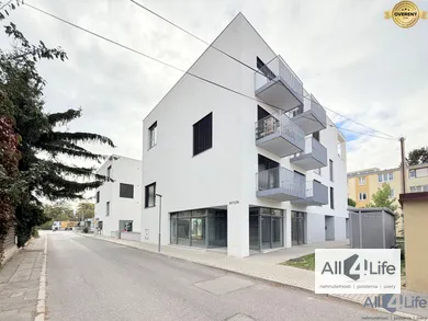 Eladó kereskedelmi ingatlanok, Piešťany · €221 952