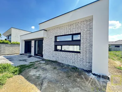 Domy na sprzedaż, 4-pokojowe, Trnava · €555 000
