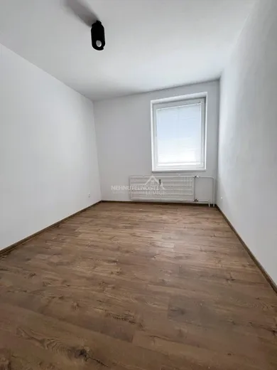 Na predaj 3-izbový byt, 67 m², Levice, P. Jilemníckeho