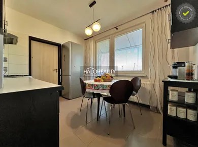 Na predaj 3-izbový byt, 73 m², Levice
