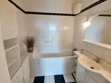 Na prenájom 3-izbový byt, 68 m², Bratislava-Nové Mesto, Rozvodná