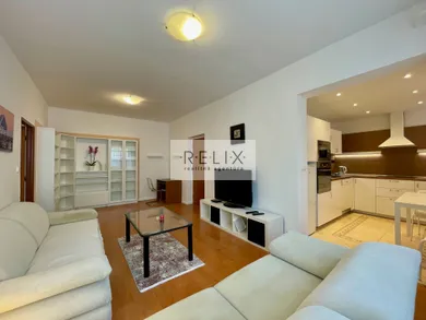 Na predaj 2-izbový byt, 68 m², Bratislava-Karlova Ves, Adámiho