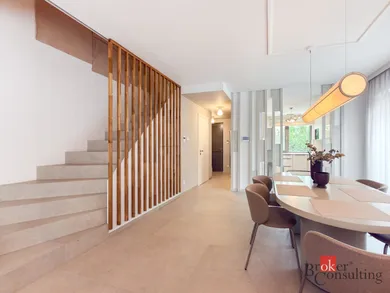 Na prenájom 4-izbový byt, 113 m², Bratislava-Staré Mesto, Jančova