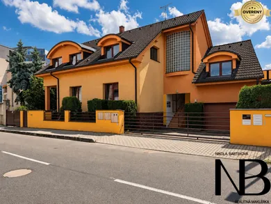 Domy na sprzedaż, 9-pokojowe, Trenčín · €669 000