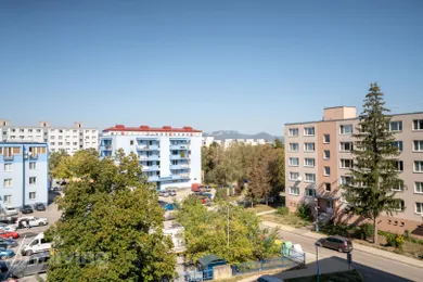 Na predaj 2-izbový byt, 80 m², Dubnica nad Váhom, Centrum II.