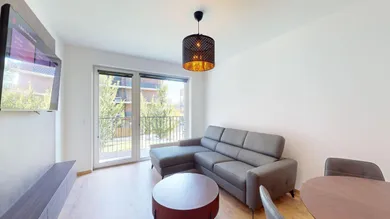 Na prenájom 2-izbový byt, 60 m², Bratislava-Petržalka, Fialová
