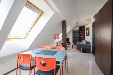 Na prenájom 2-izbový byt, 75 m², Bratislava-Staré Mesto, Medená