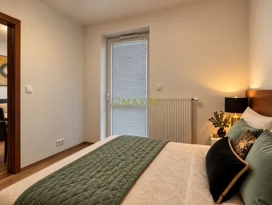 Na predaj 2-izbový byt, 37 m², Bratislava-Petržalka, Muchovo nám.